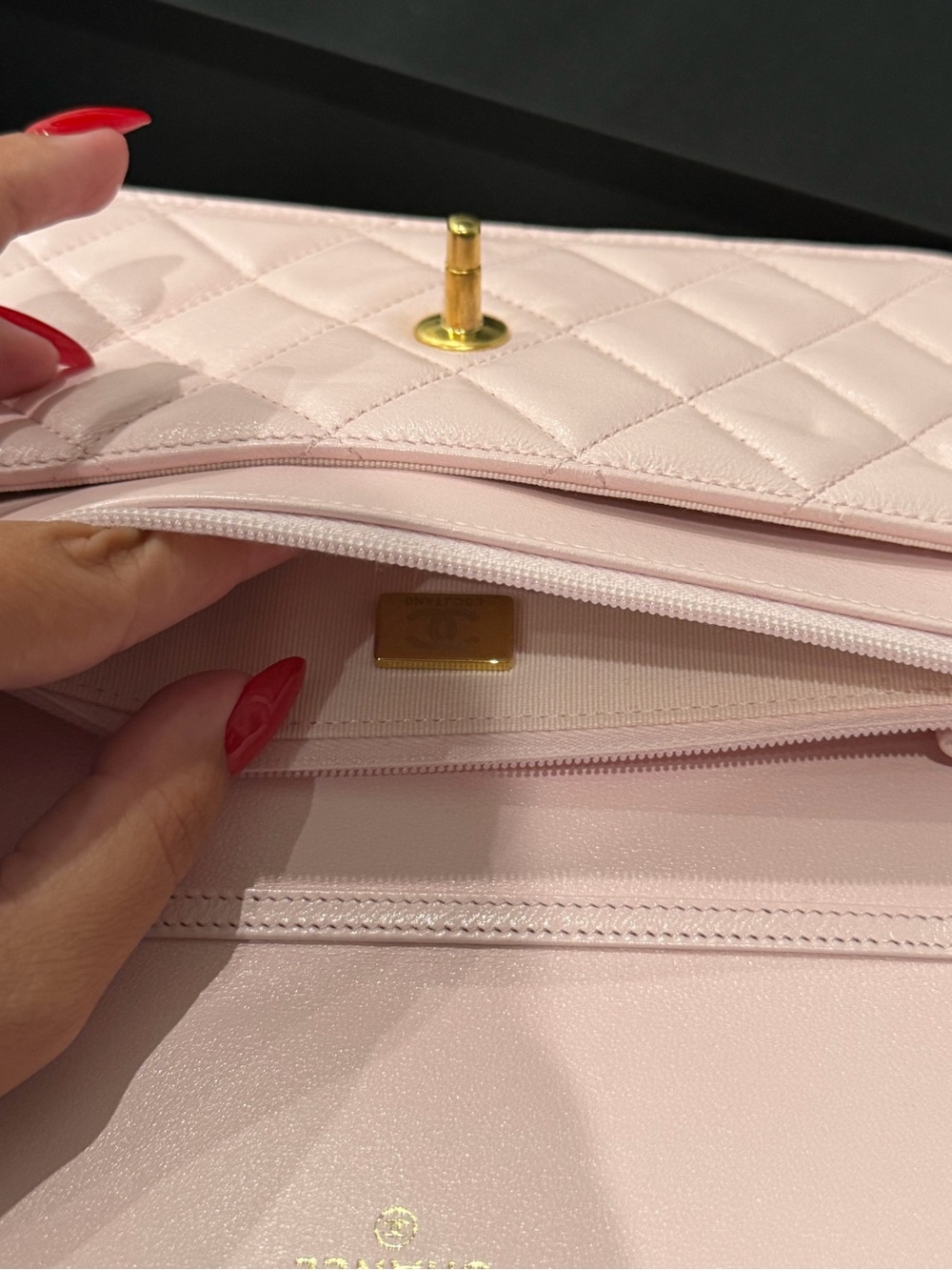 CHANEL Pink Quilted Leather Crossbody Bag Gold CC. - Picture 6 of 8